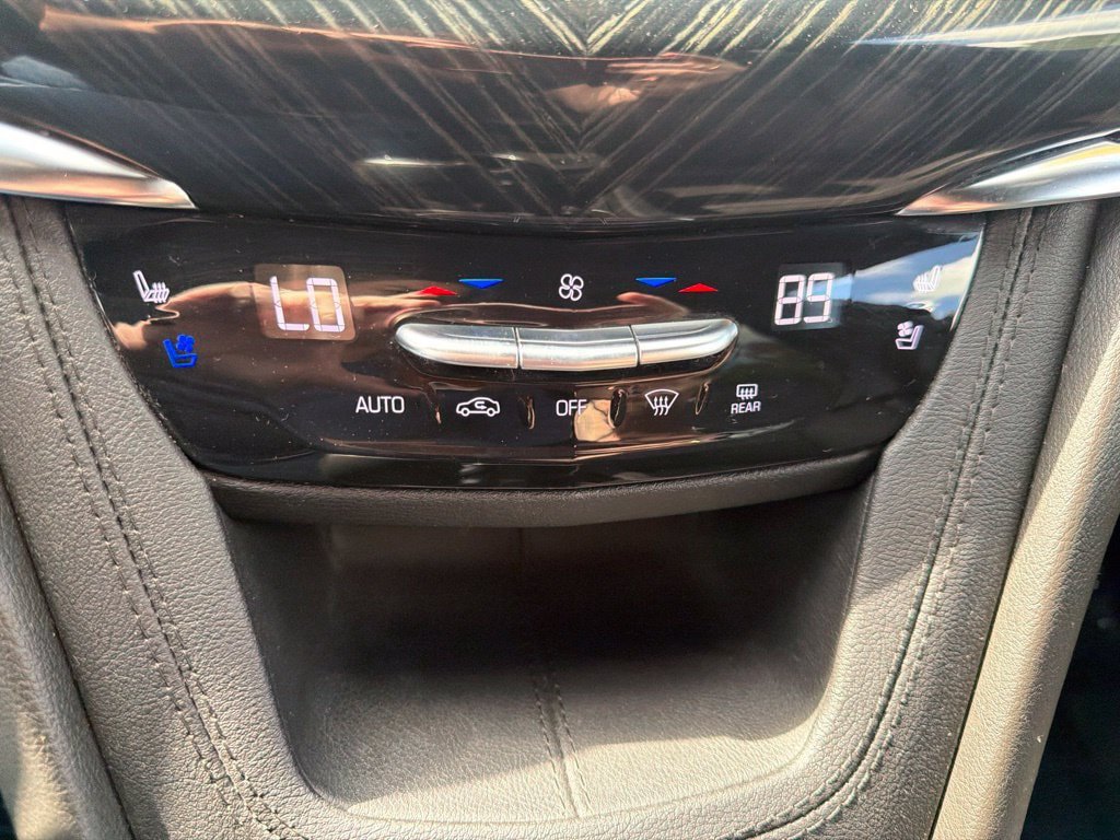 Used 2024 Cadillac XT6 Premium Luxury w/ Technology Package AWD/4WD image 17