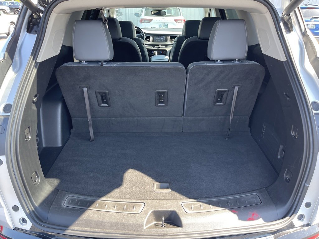 Used 2021 Buick Enclave Essence image 7