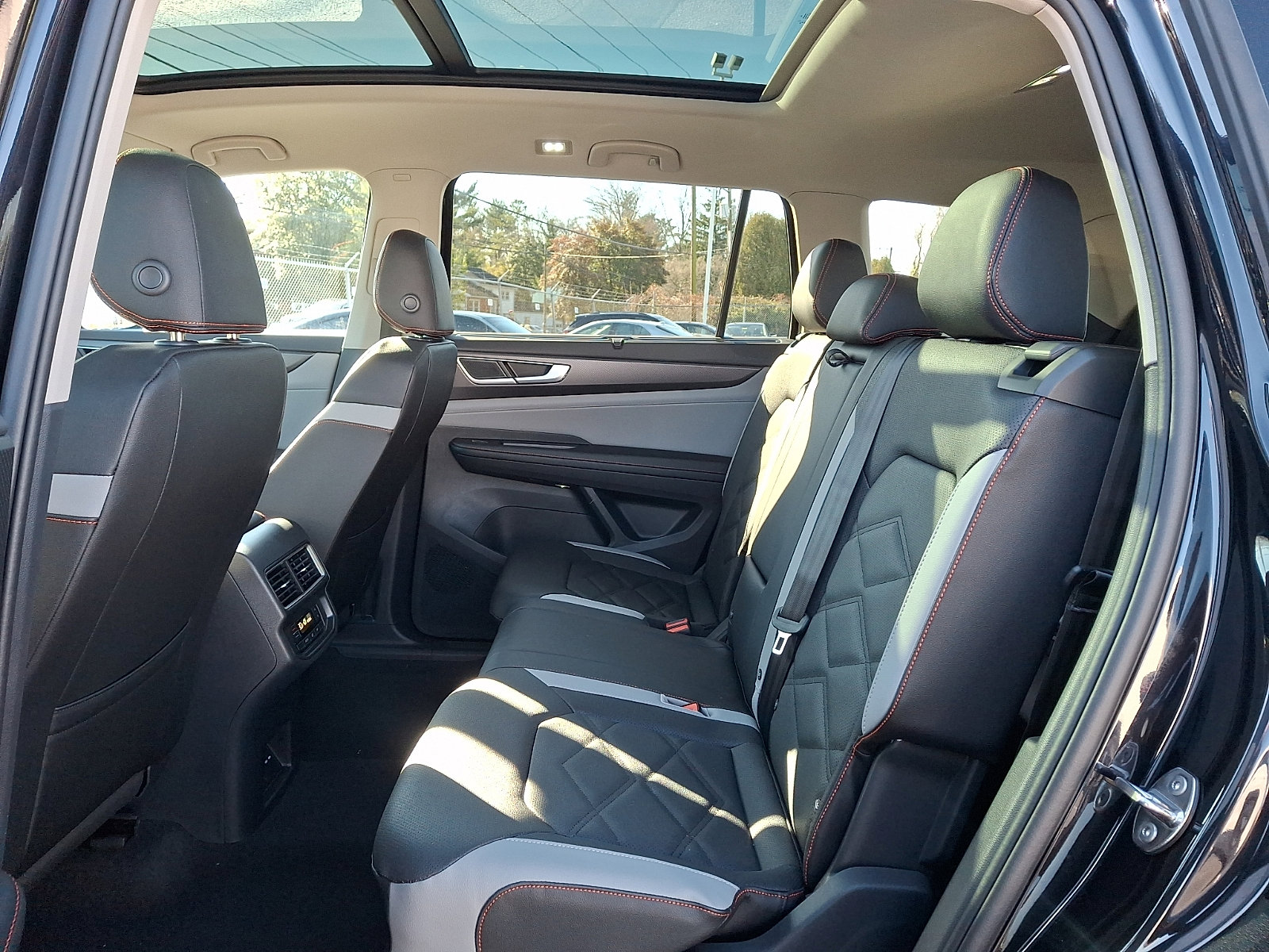 New 2026 Volkswagen Atlas Peak Edition image 6