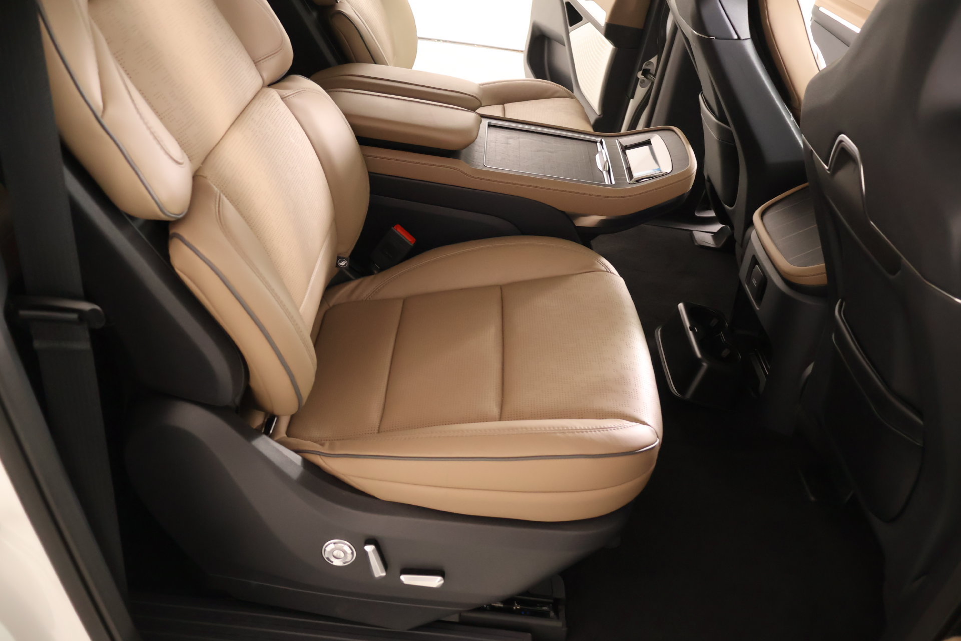 New 2027 Lincoln Navigator L Black Label AWD/4WD image 15