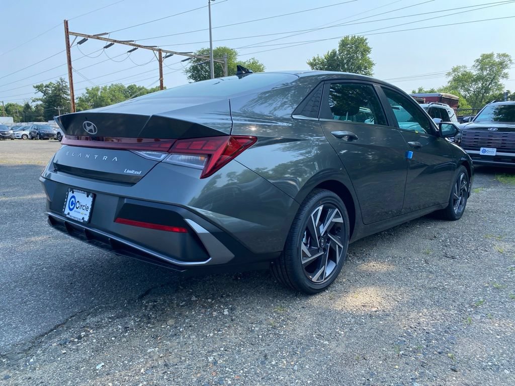 New 2026 Hyundai Elantra Limited FWD image 3