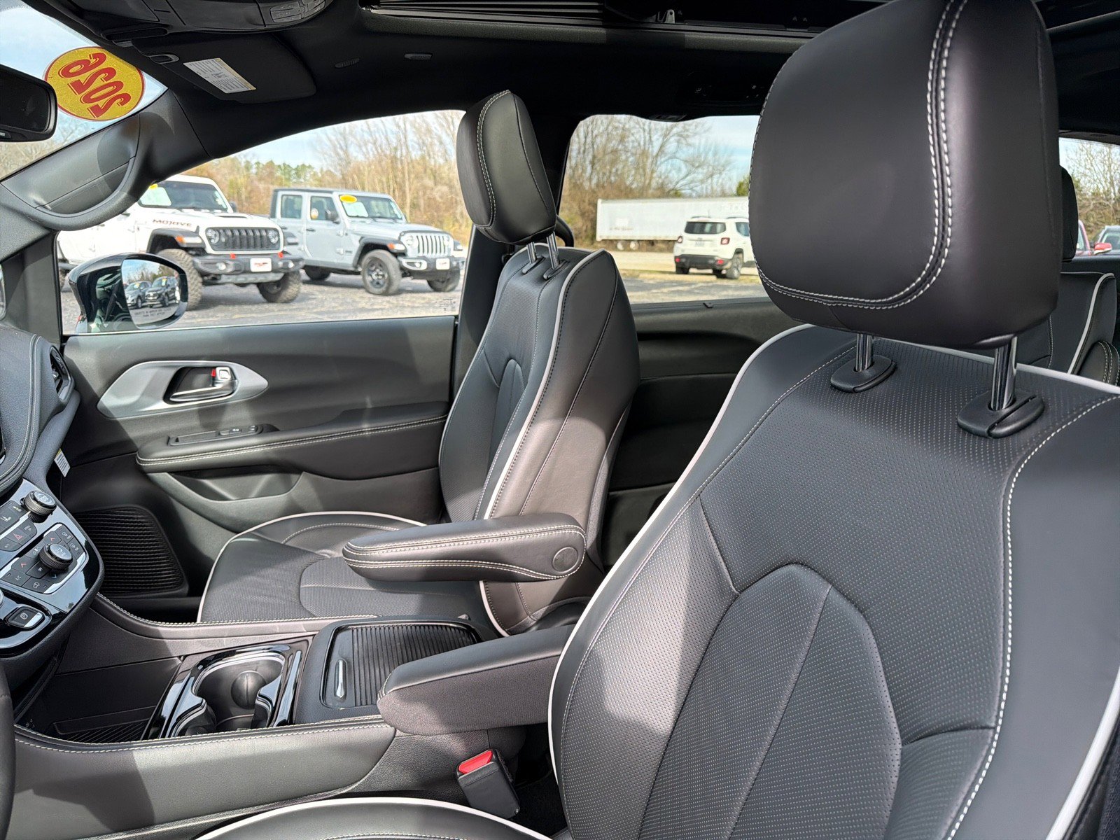 New 2026 Chrysler Pacifica Limited image 9