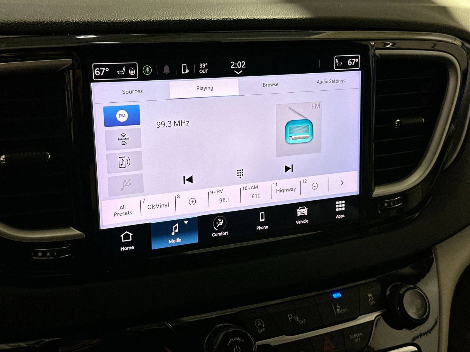 Used 2024 Chrysler Pacifica Touring-L image 22