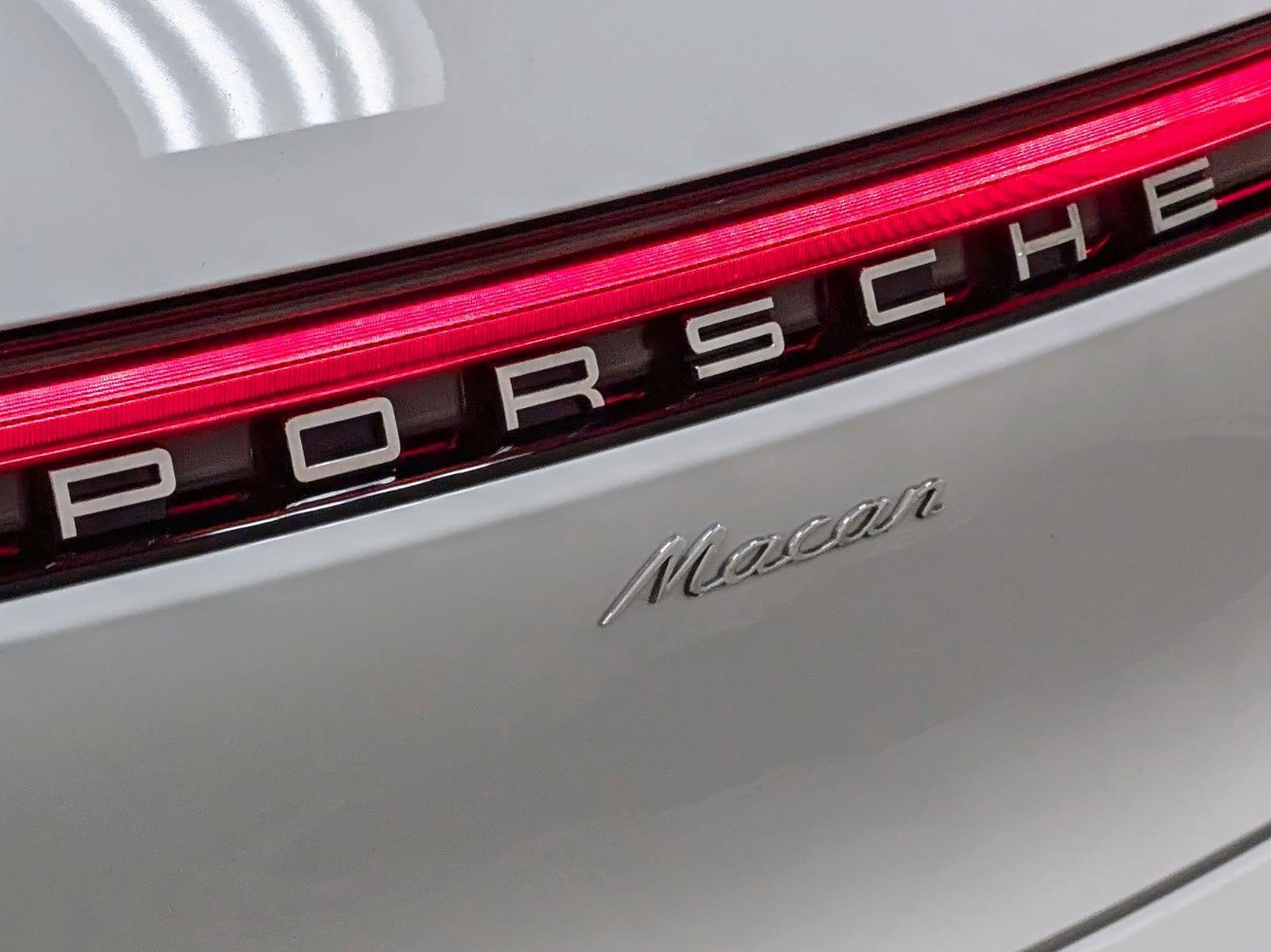 Used 2025 Porsche Macan image 11