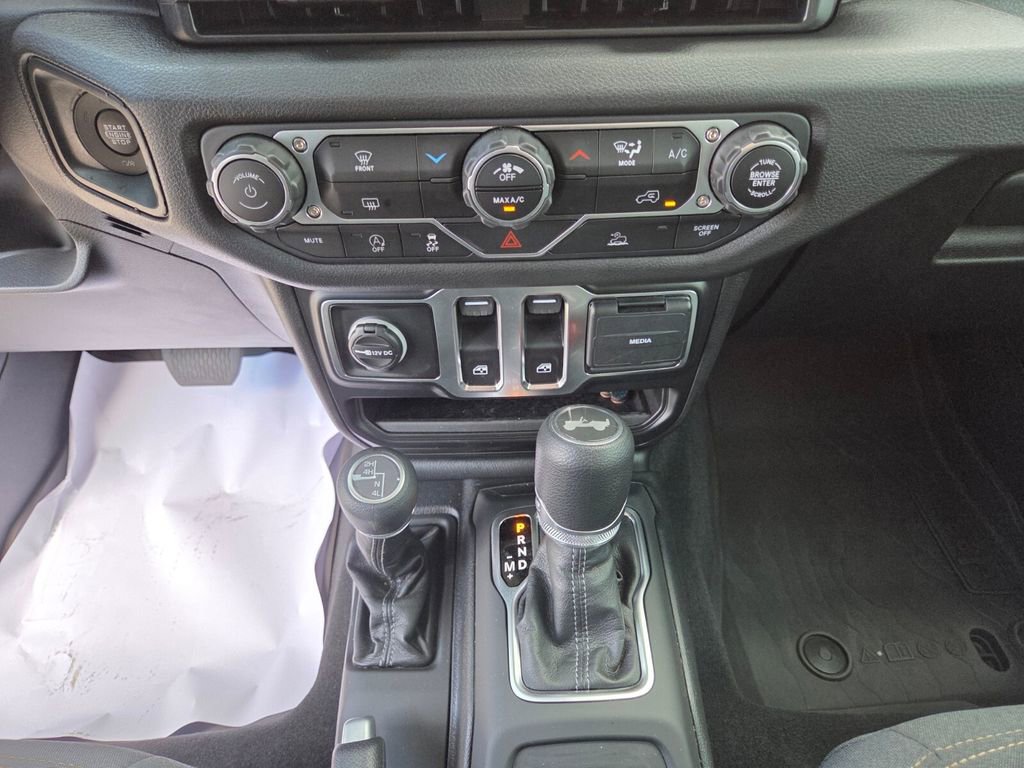 Used 2025 Jeep Wrangler Sport AWD/4WD image 28