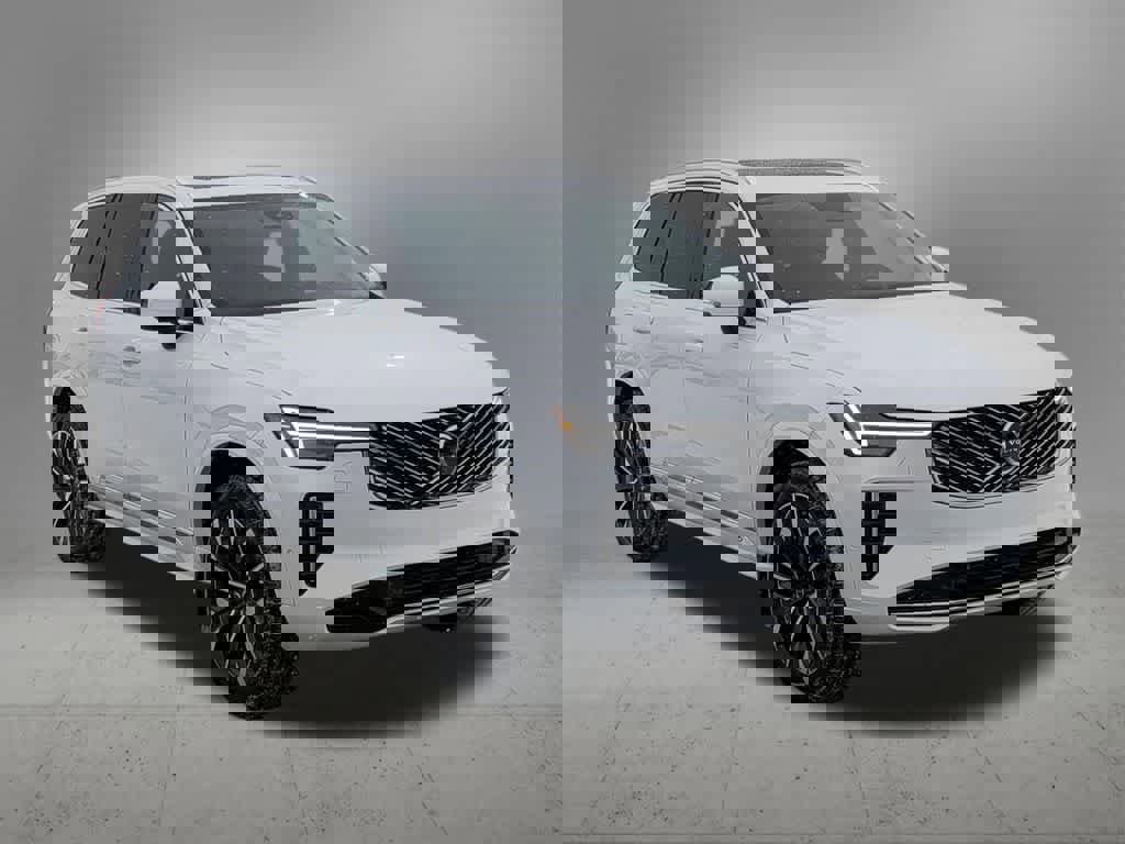 Used 2025 Volvo XC90 B5 Plus w/ Protection Package Premier image 8