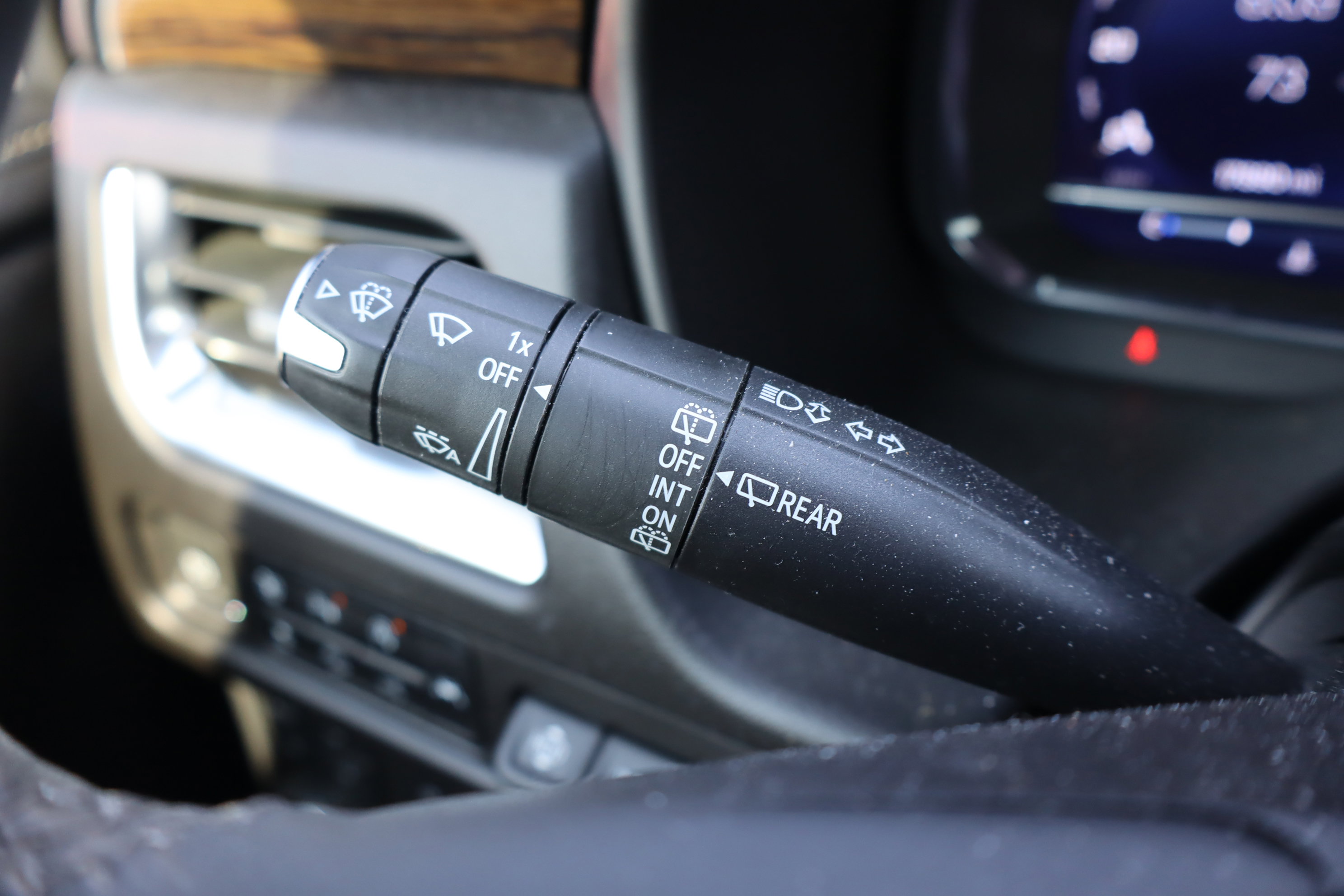 Certified 2024 Chevrolet Suburban Premier w/ Advanced Technology Package image 25