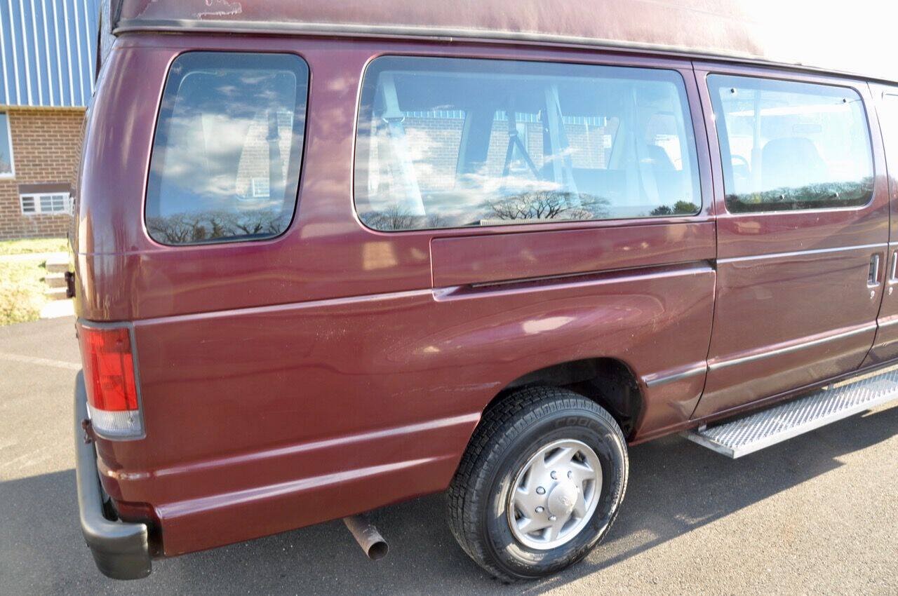 Used 2005 Ford E-350 and Econoline 350 XL RWD image 14