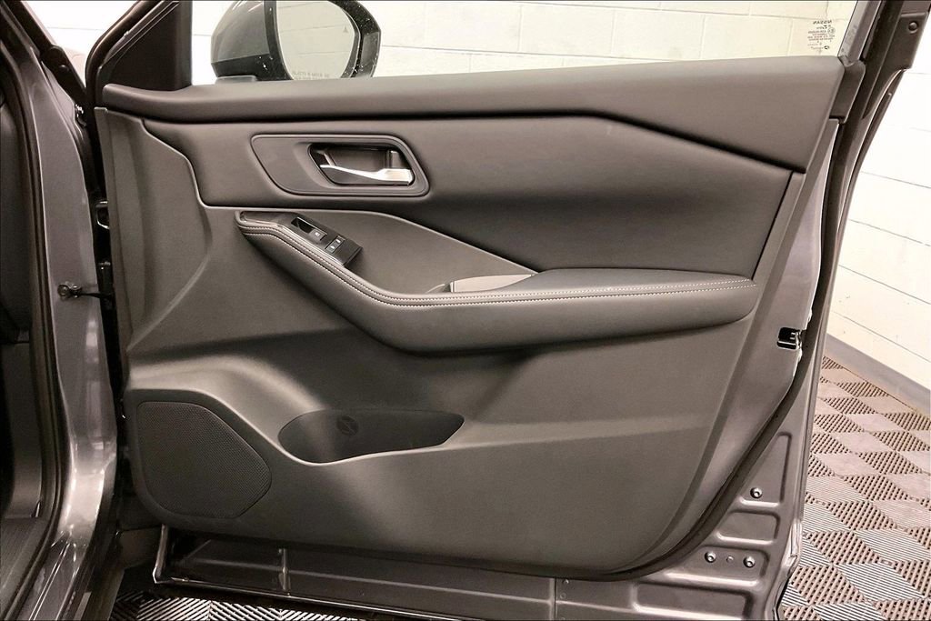 Used 2026 Nissan Rogue SV AWD/4WD image 24