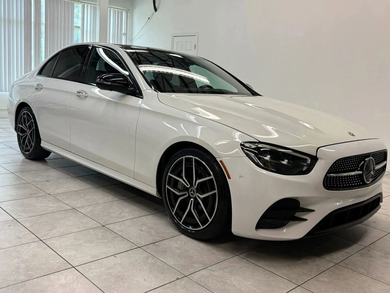 Used 2022 Mercedes-Benz E 350 Sedan w/ AMG Line Exterior image 1