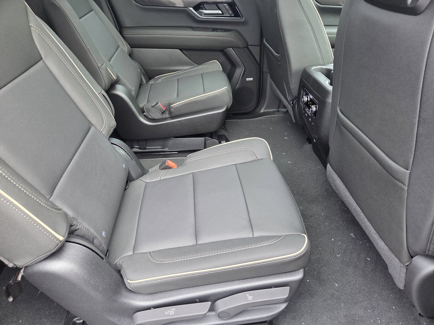 New 2026 GMC Yukon XL Elevation w/ Elevation Premium Package AWD/4WD image 25