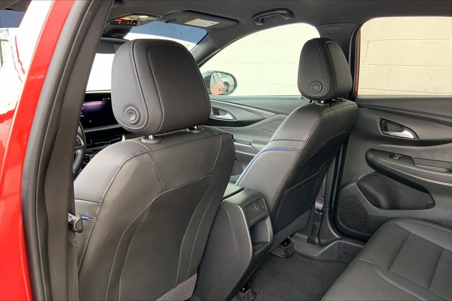 Used 2024 Buick Envista Sport Touring w/ Convenience II Package FWD image 12