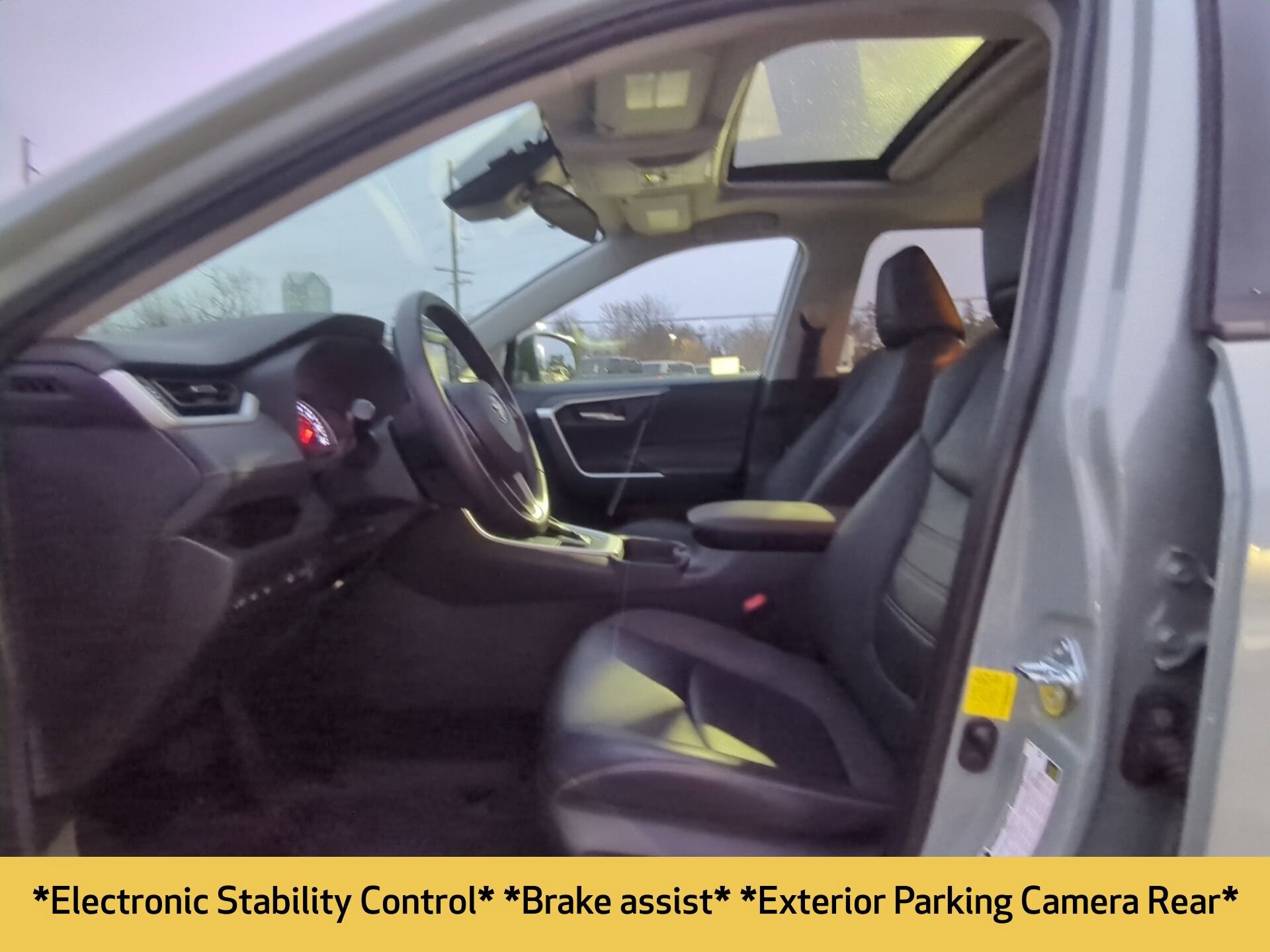 Used 2021 Toyota RAV4 XLE Premium image 13