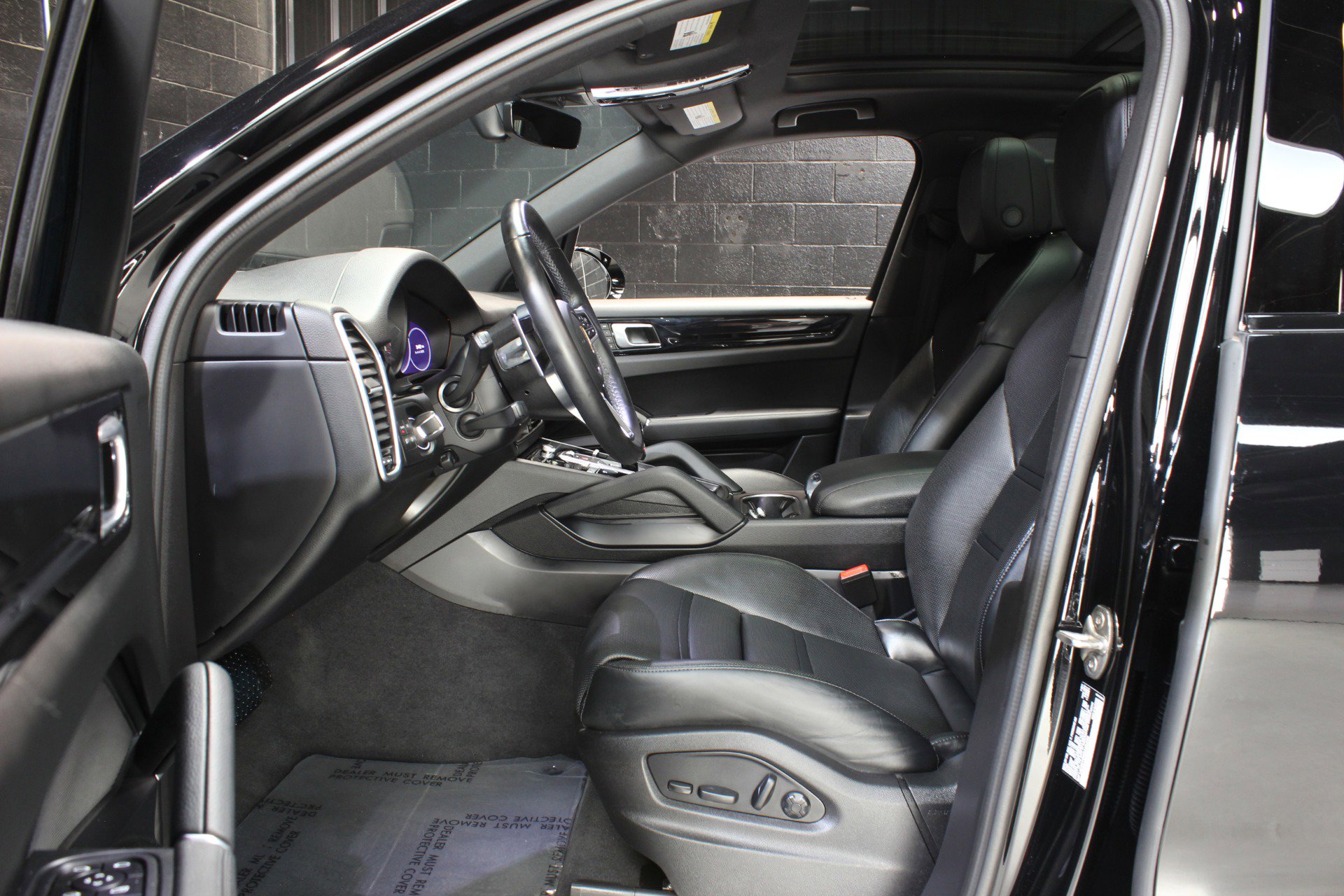 Used 2022 Porsche Cayenne E-Hybrid w/ Premium Package image 29