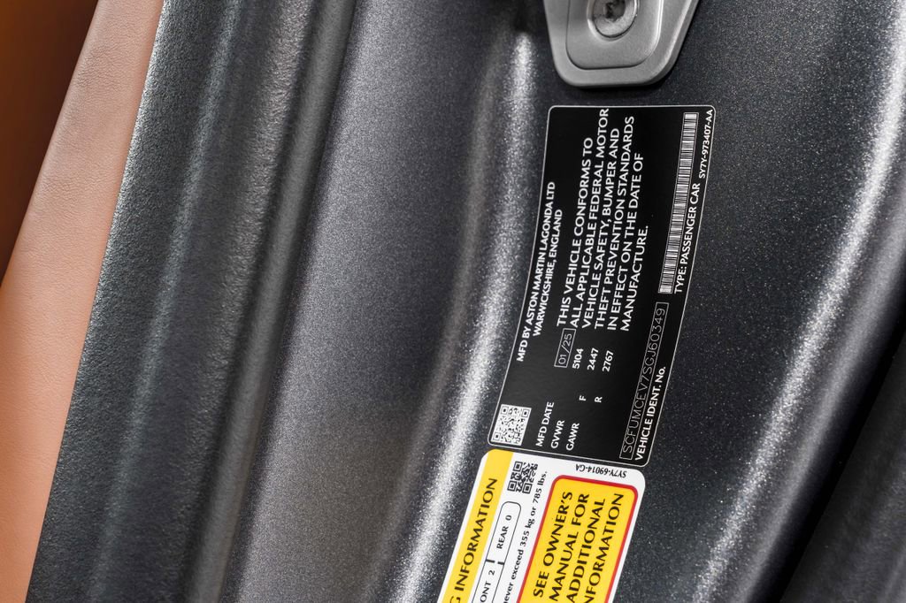 Used 2025 Aston Martin Vanquish image 11