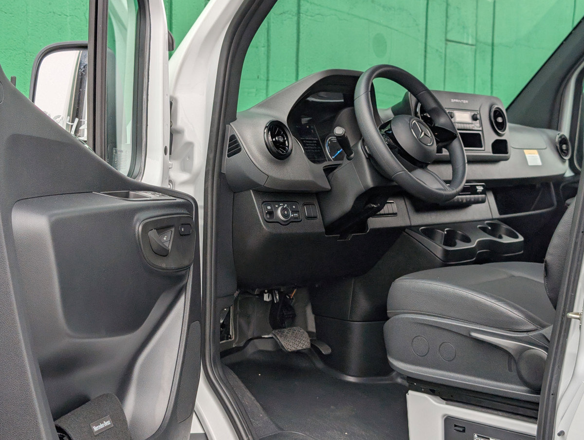 Used 2024 Mercedes-Benz eSprinter 170 Cargo image 25
