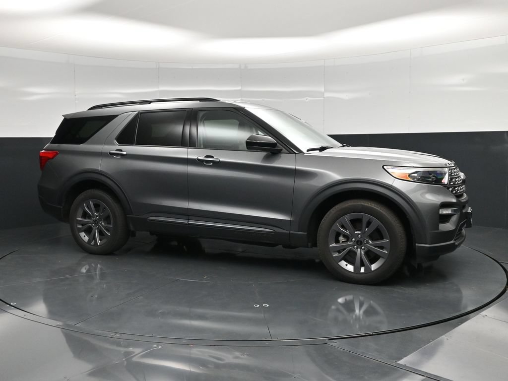 Used 2023 Ford Explorer XLT w/ Equipment Group 202A AWD/4WD image 4