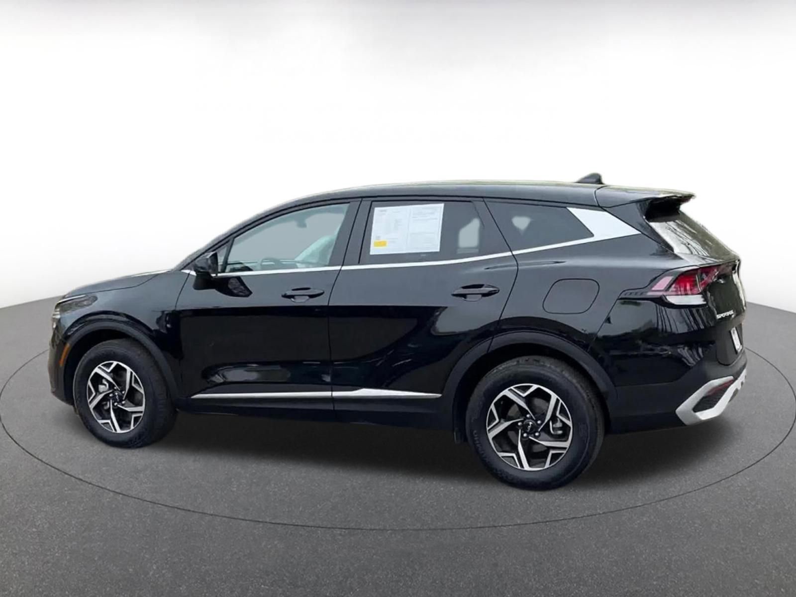 Used 2025 Kia Sportage LX image 9