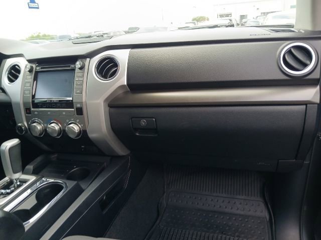 Used 2019 Toyota Tundra SR5 w/ SR5 Upgrade Package AWD/4WD image 16