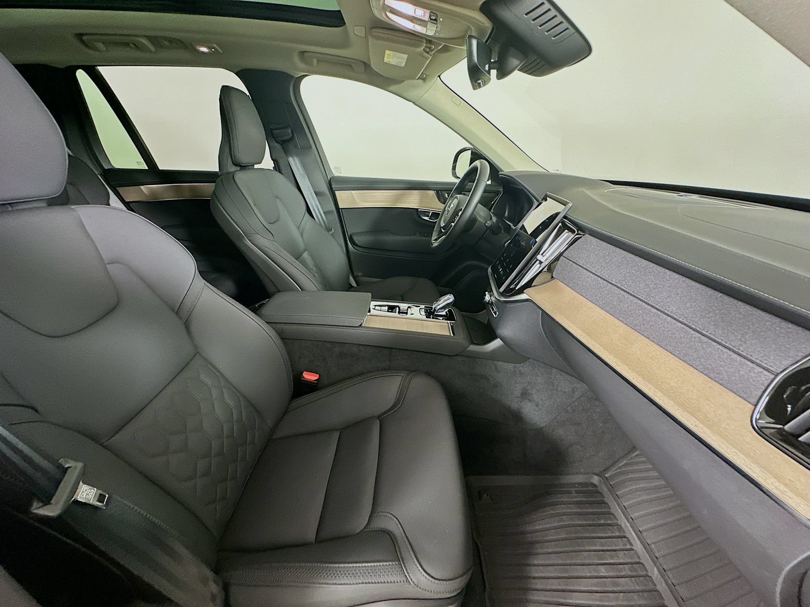 Used 2026 Volvo XC90 B6 Plus w/ Protection Package Premier AWD/4WD image 46
