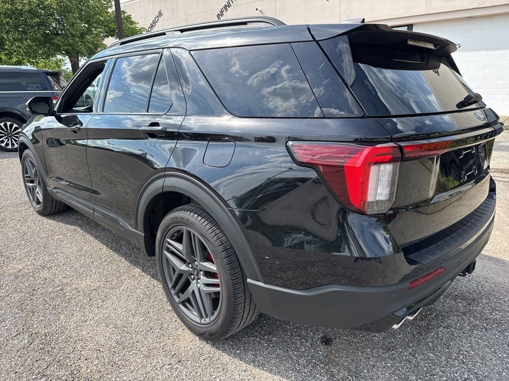Used 2025 Ford Explorer ST AWD/4WD image 7