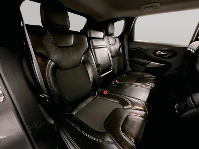 Used 2019 Jeep Cherokee Latitude Plus w/ Cold Weather Group AWD/4WD image 26
