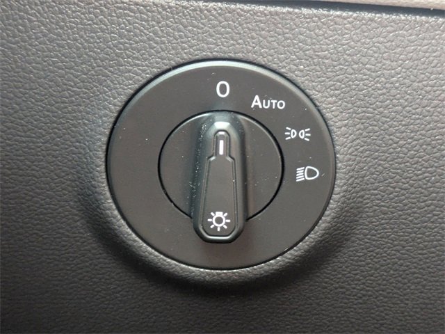 Certified 2022 Volkswagen Taos SE image 26