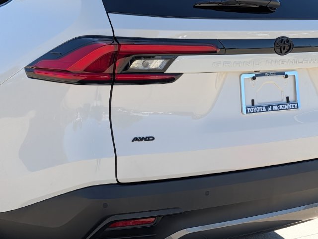 Certified 2024 Toyota Grand Highlander AWD image 8