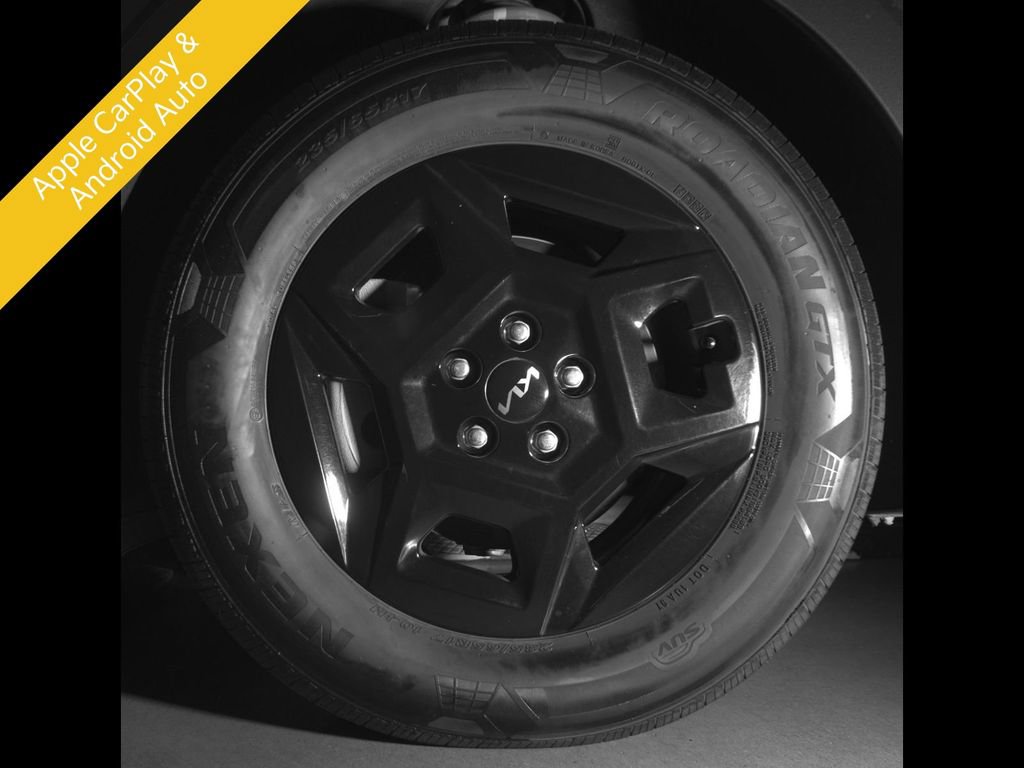 Certified 2025 Kia Carnival FWD image 12