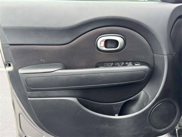 Used 2015 Kia Soul + image 17