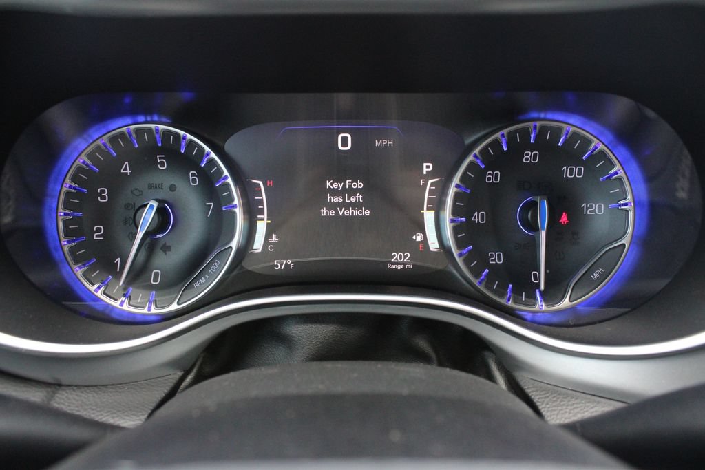 Used 2019 Chrysler Pacifica Touring-L Plus w/ S Appearance Package FWD image 9