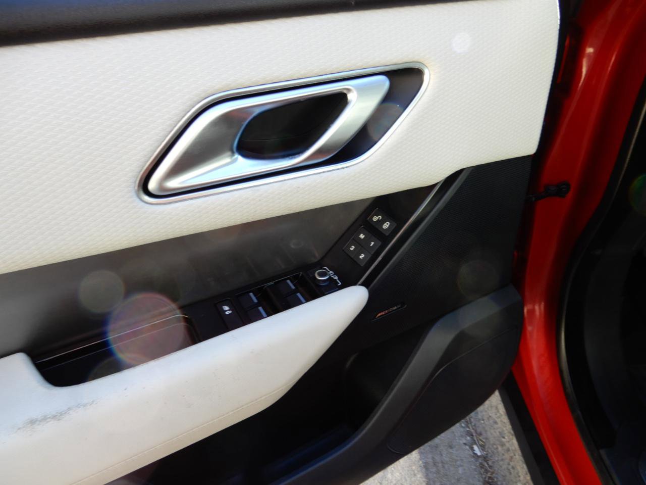 Used 2019 Land Rover Range Rover Velar S AWD/4WD image 27