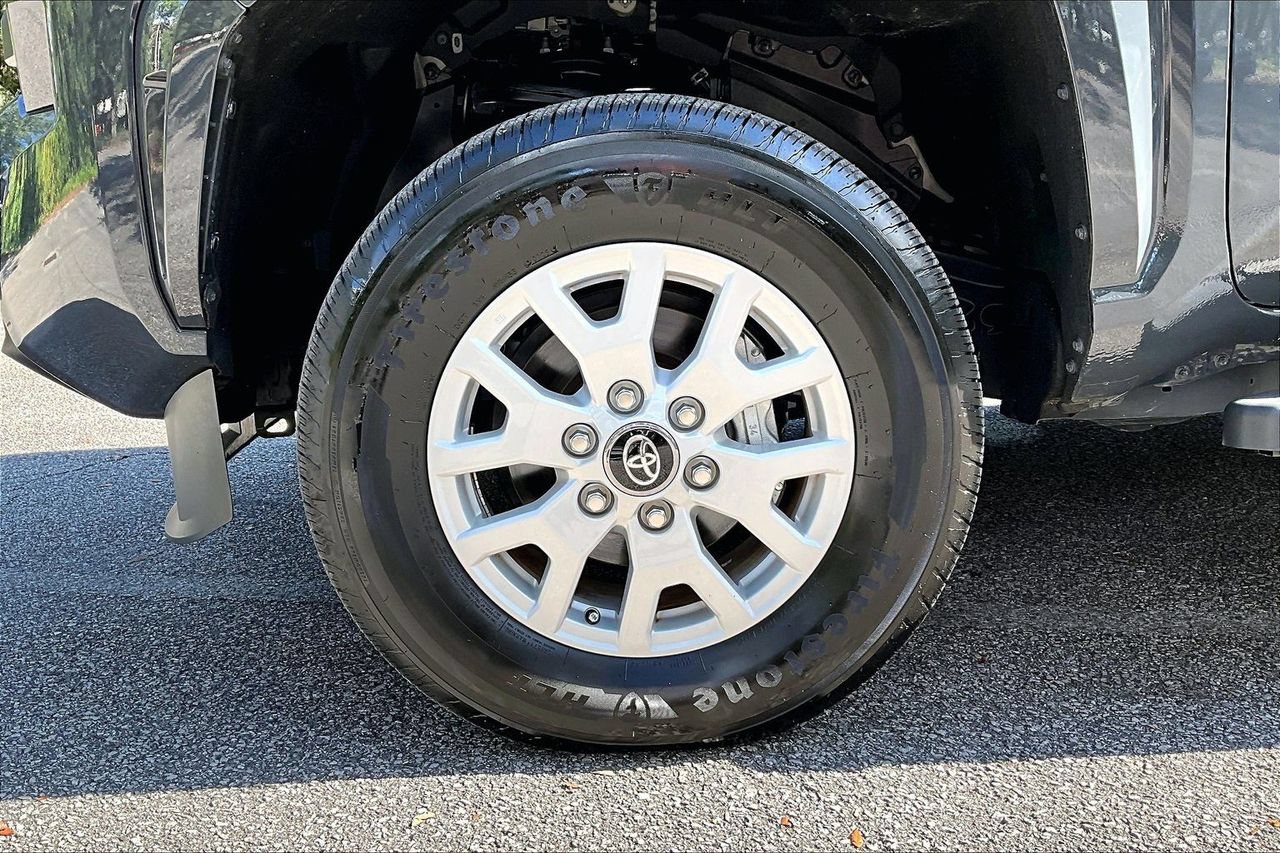 Used 2025 Toyota Tacoma SR AWD/4WD image 32
