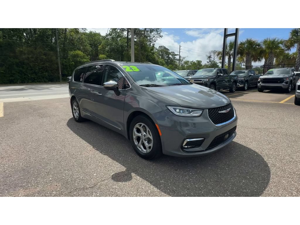 Used 2023 Chrysler Pacifica Limited FWD image 8