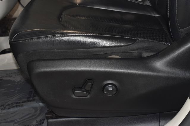 Certified 2022 Chrysler Pacifica Touring-L image 13