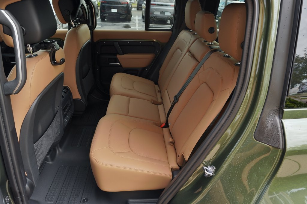 New 2026 Land Rover Defender 110 S AWD/4WD image 28