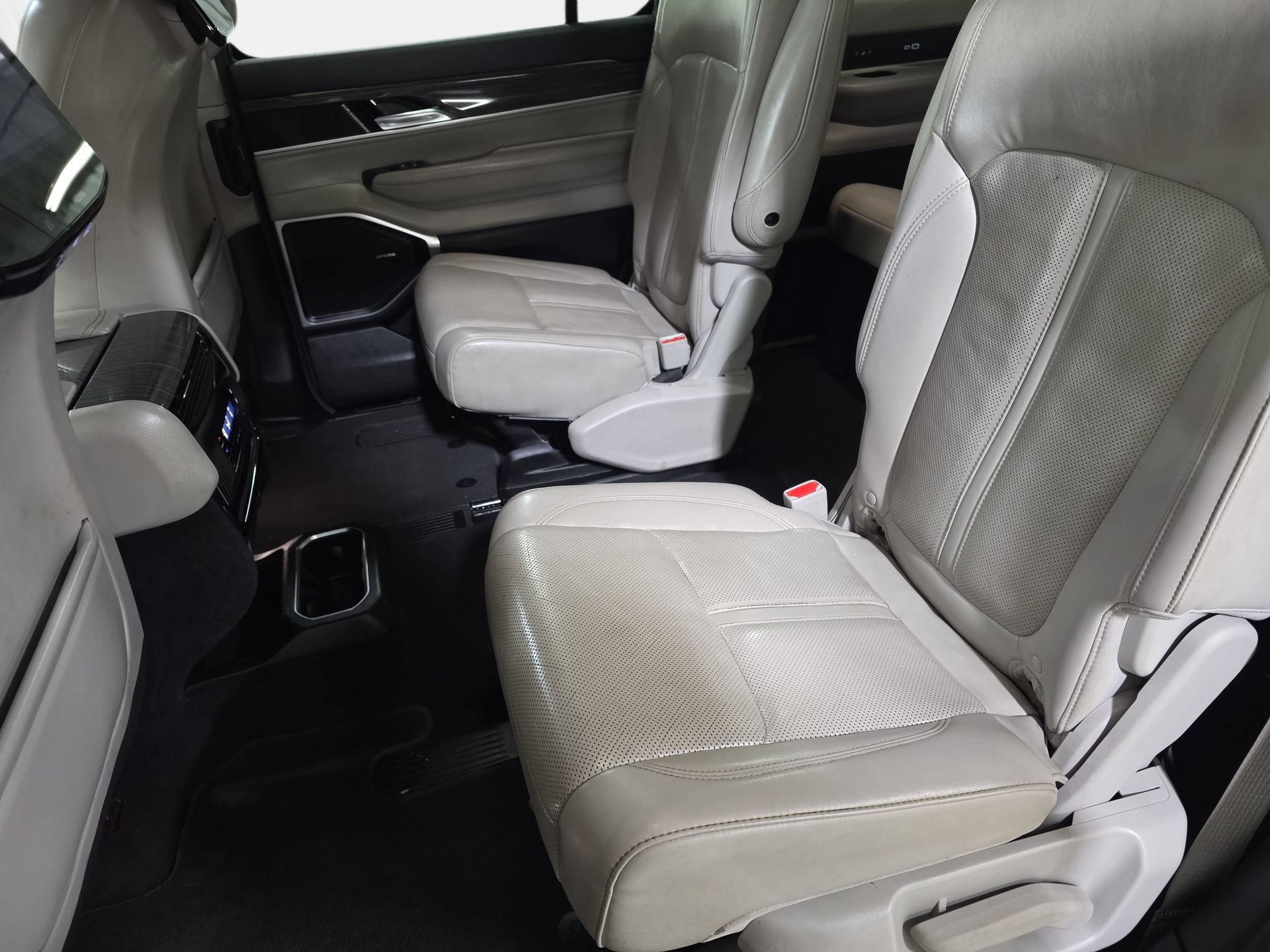 Used 2022 Jeep Wagoneer Series III w/ Rear Seat Video Group 1 AWD/4WD image 13