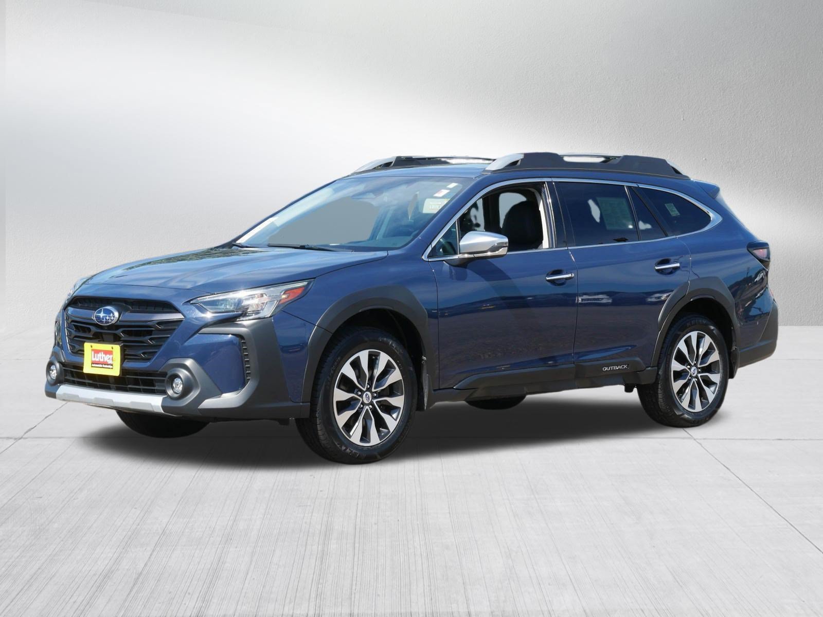Used 2023 Subaru Outback Touring AWD/4WD image 3