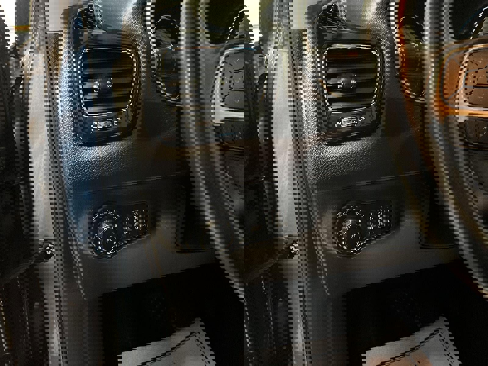 Used 2019 Jeep Compass Limited image 14