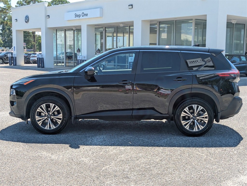 Used 2023 Nissan Rogue SV image 4