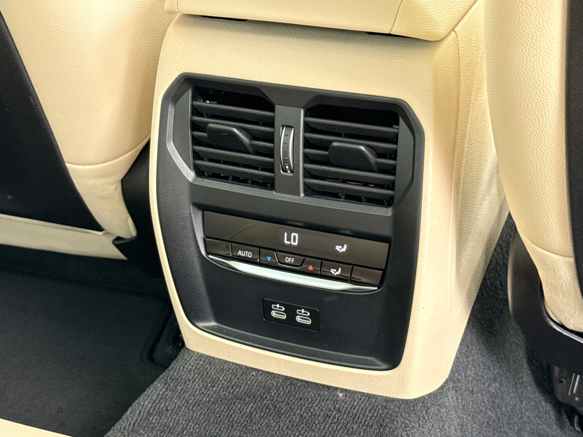 Used 2025 BMW 330i Sedan w/ Convenience Package RWD image 16