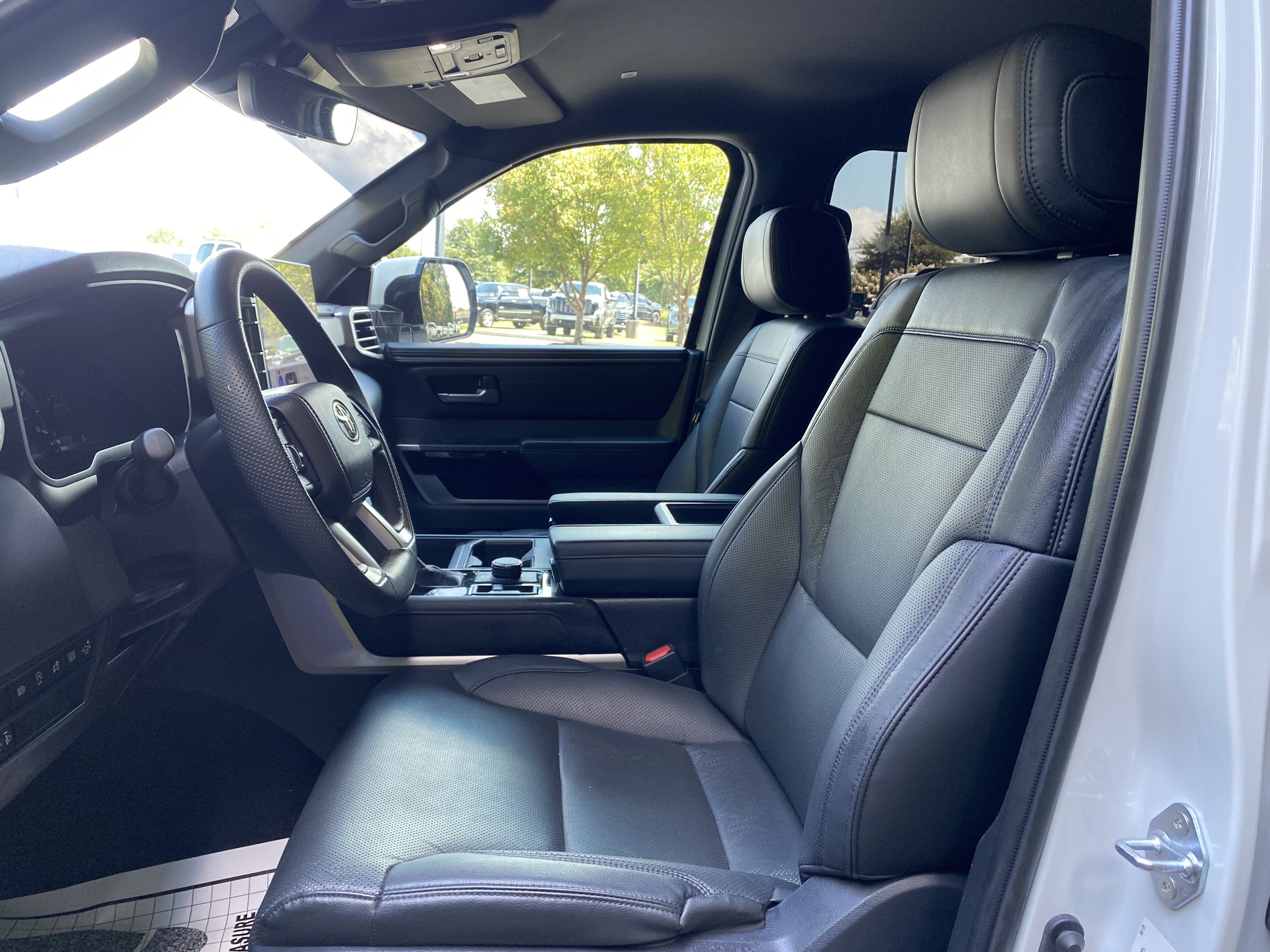 Used 2025 Toyota Tundra Limited AWD/4WD image 16