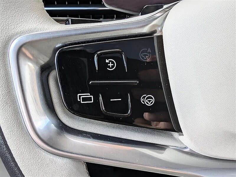 Used 2025 Volvo EX90 Ultra AWD/4WD image 21