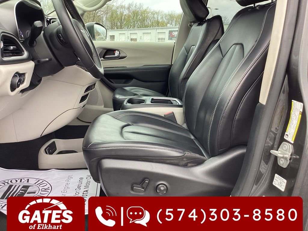 Used 2023 Chrysler Pacifica Touring-L FWD image 14