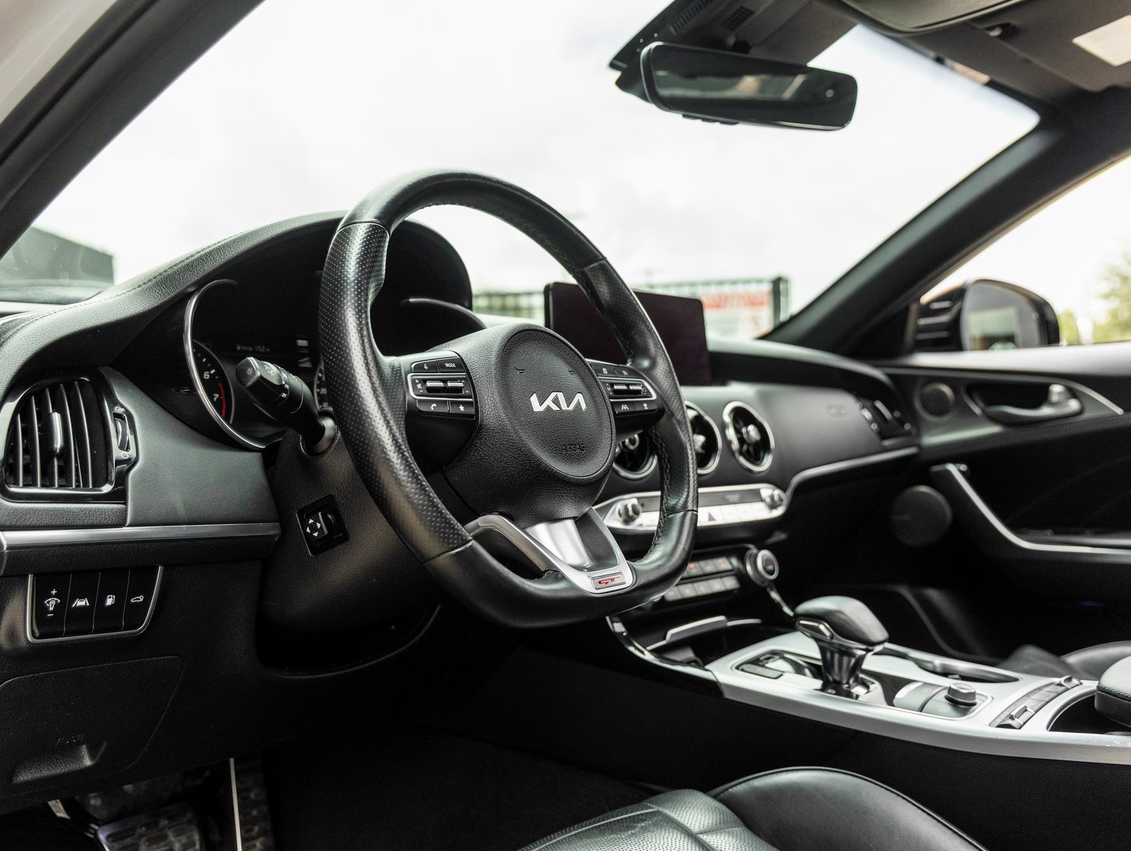 Used 2022 Kia Stinger GT2 image 24