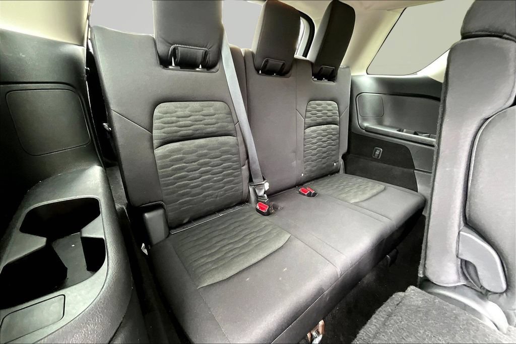 Used 2025 Nissan Pathfinder SV FWD image 25