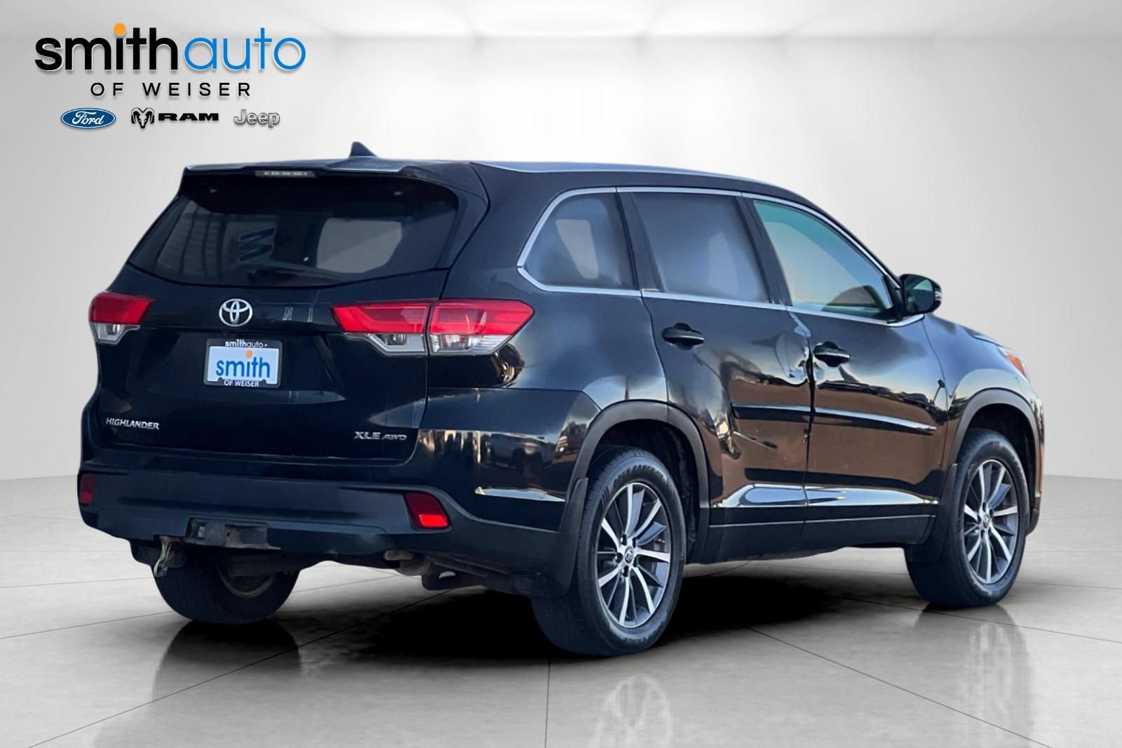 Used 2019 Toyota Highlander XLE AWD/4WD image 4