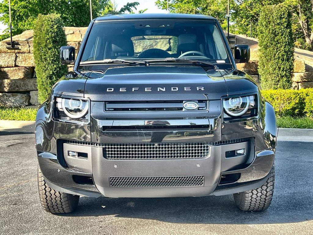 Used 2026 Land Rover Defender 130 X-Dynamic SE AWD/4WD image 8