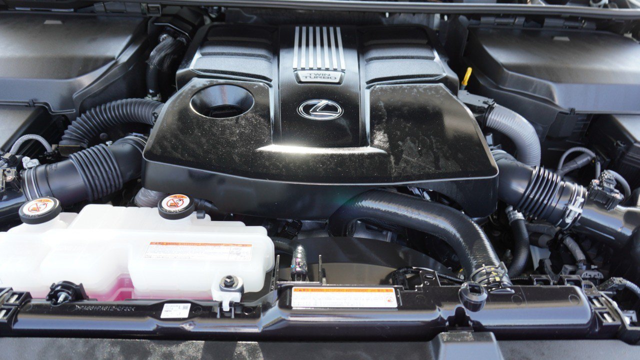 Certified 2024 Lexus LX 600 4WD w/ Luxury Package image 36