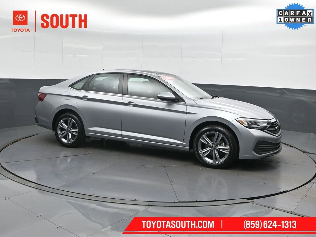 Used 2024 Volkswagen Jetta SE image 4